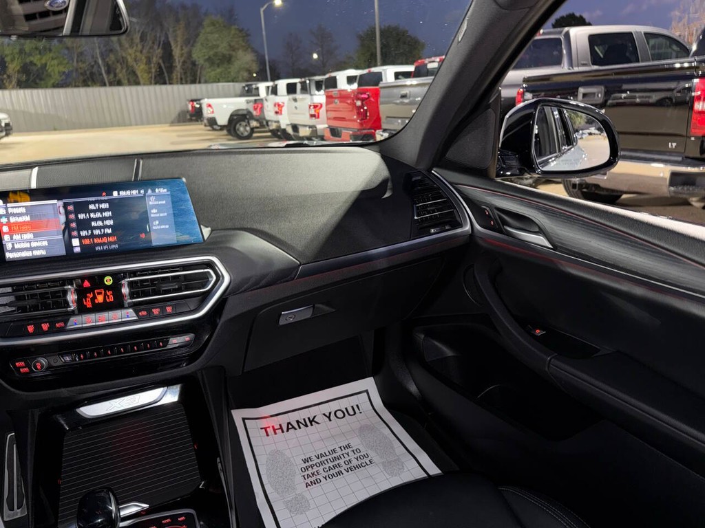 BMW X3 Vehicle Full-screen Gallery Image 20