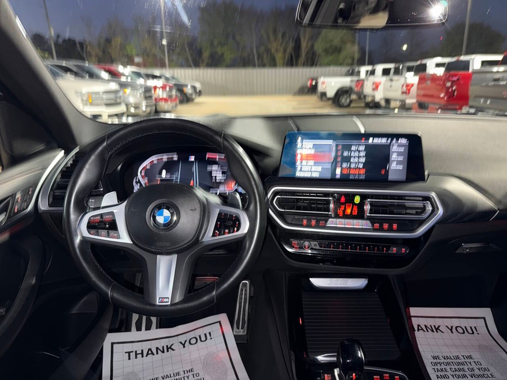 BMW X3 Vehicle Full-screen Gallery Image 21