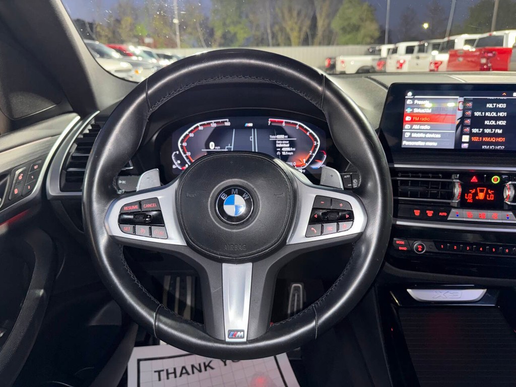 BMW X3 Vehicle Full-screen Gallery Image 22