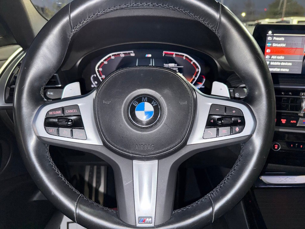 BMW X3 Vehicle Full-screen Gallery Image 23