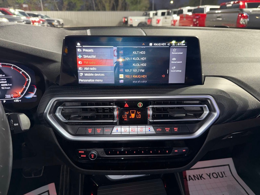 BMW X3 Vehicle Full-screen Gallery Image 24