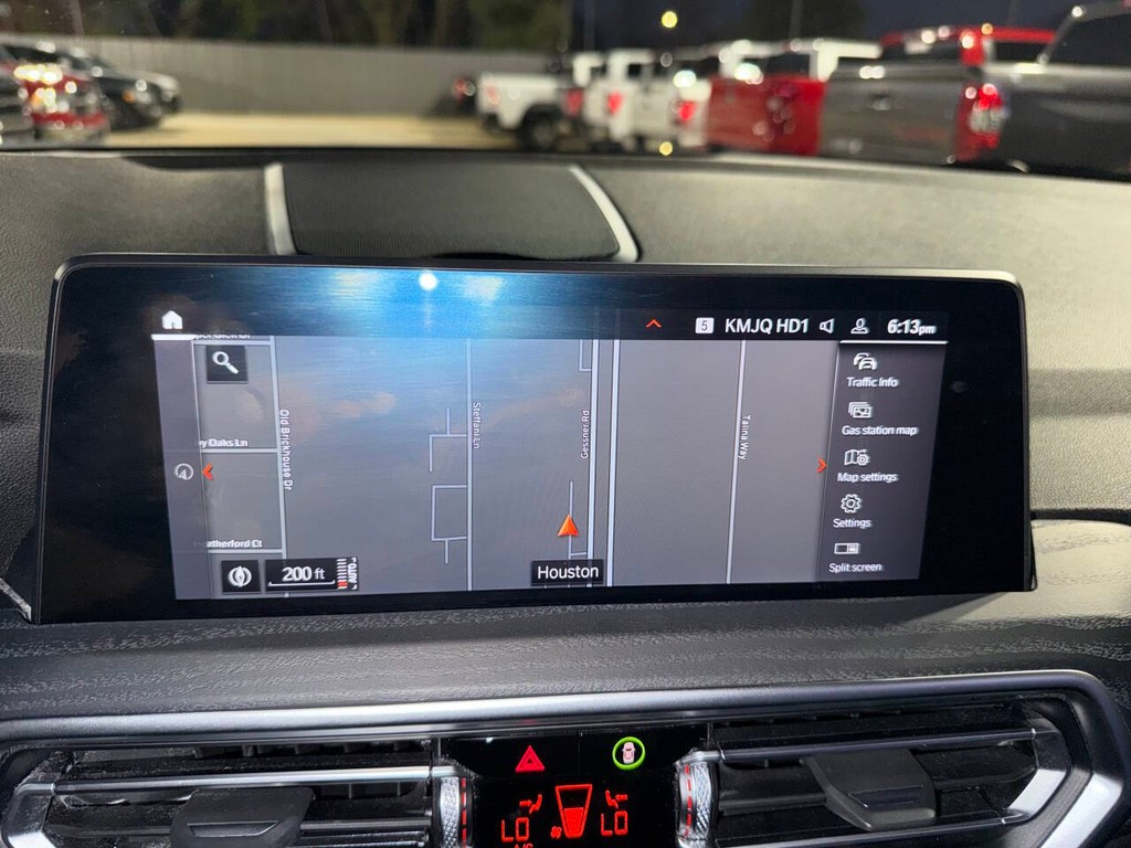 BMW X3 Vehicle Full-screen Gallery Image 25