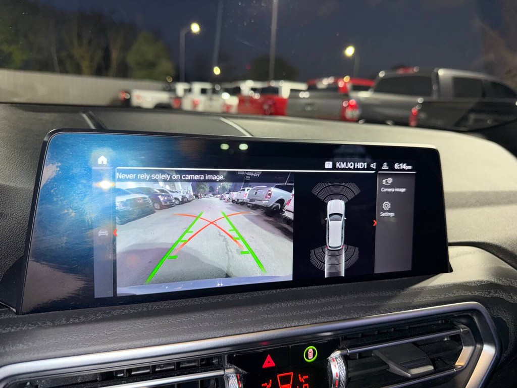 BMW X3 Vehicle Full-screen Gallery Image 26