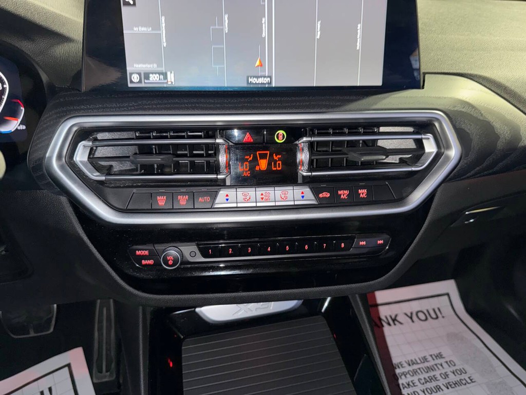 BMW X3 Vehicle Full-screen Gallery Image 27