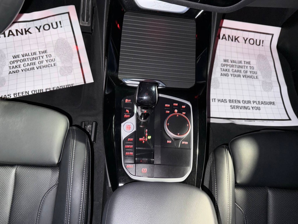 BMW X3 Vehicle Full-screen Gallery Image 28