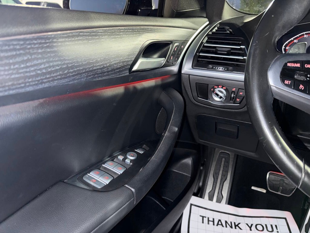 BMW X3 Vehicle Full-screen Gallery Image 29