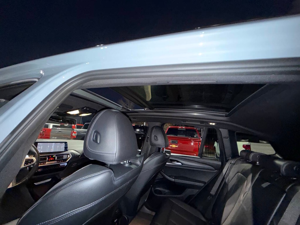 BMW X3 Vehicle Full-screen Gallery Image 31