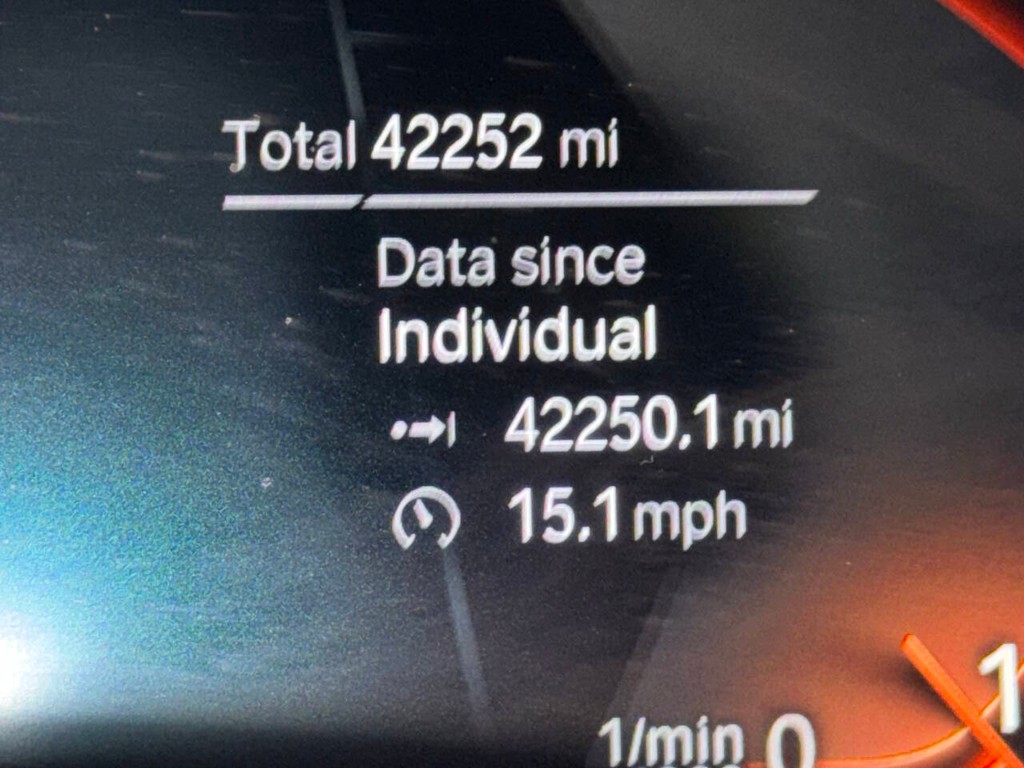 BMW X3 Vehicle Full-screen Gallery Image 33