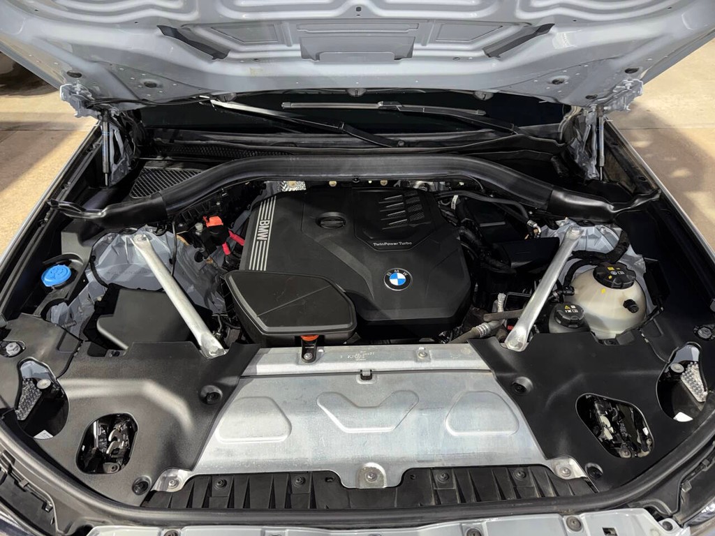 BMW X3 Vehicle Full-screen Gallery Image 35