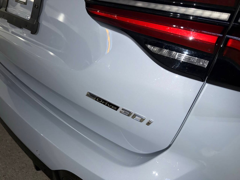 BMW X3 Vehicle Full-screen Gallery Image 41