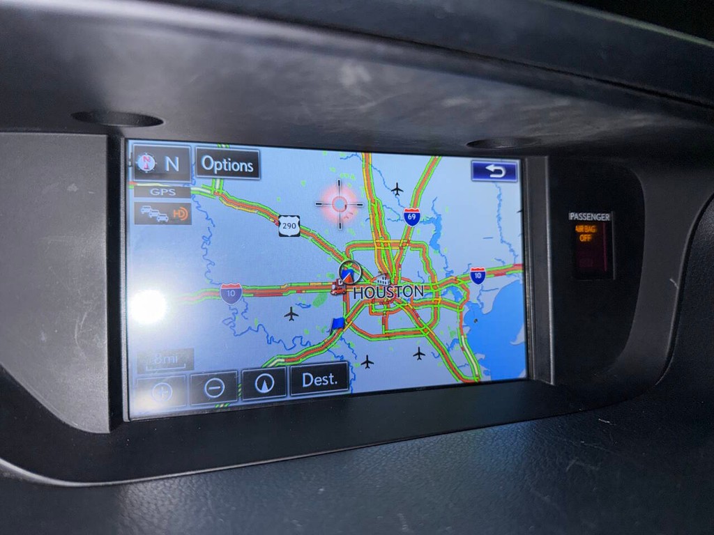 Lexus ES 300h Vehicle Full-screen Gallery Image 25