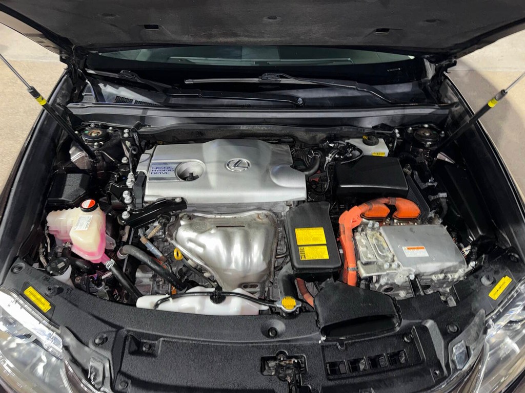 Lexus ES 300h Vehicle Full-screen Gallery Image 35