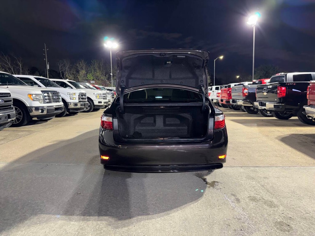 Lexus ES 300h Vehicle Full-screen Gallery Image 37