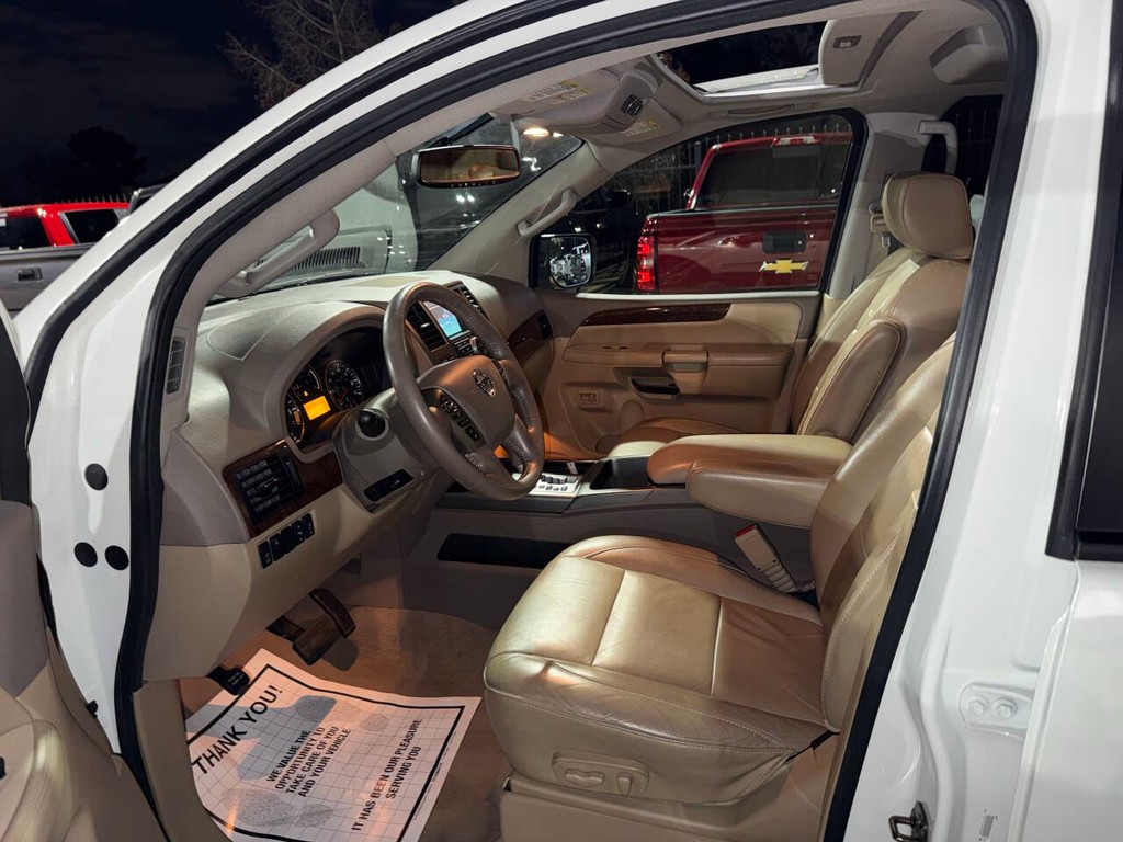 Nissan Armada Vehicle Full-screen Gallery Image 07