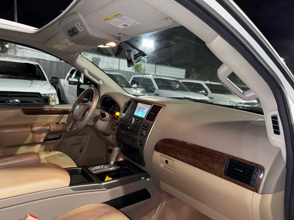 Nissan Armada Vehicle Full-screen Gallery Image 10