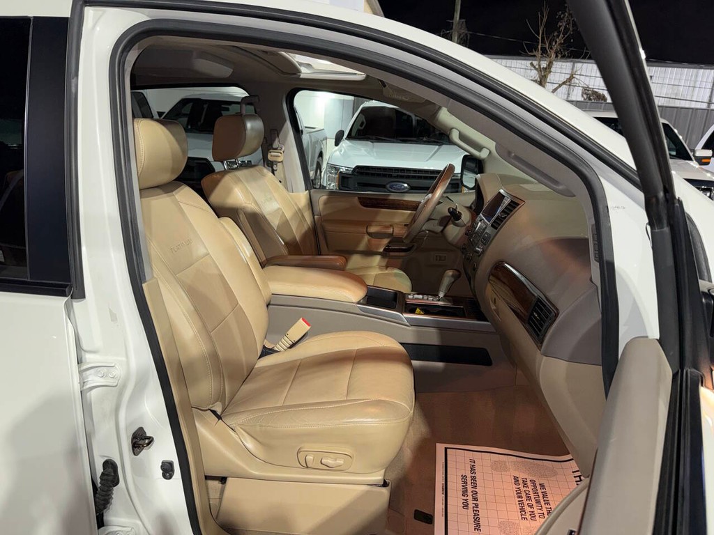 Nissan Armada Vehicle Full-screen Gallery Image 11