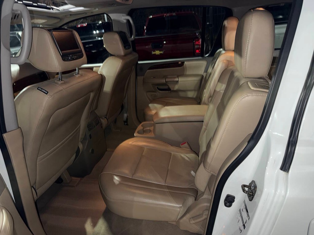 Nissan Armada Vehicle Full-screen Gallery Image 15