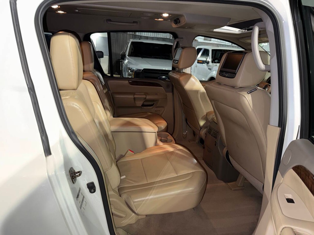 Nissan Armada Vehicle Full-screen Gallery Image 19