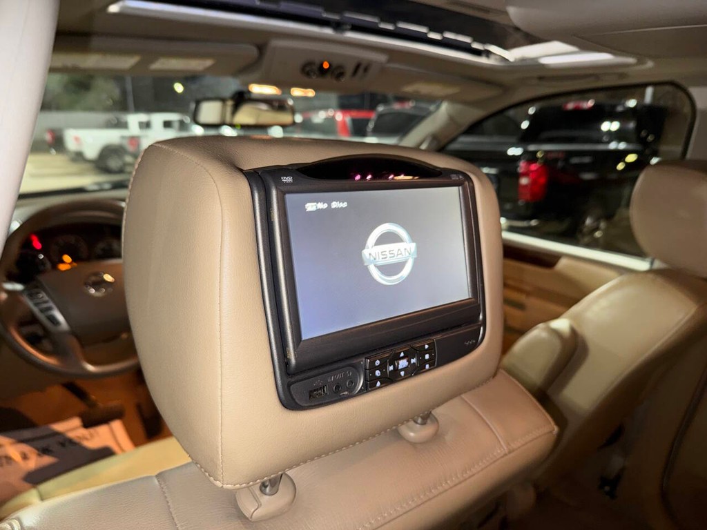 Nissan Armada Vehicle Full-screen Gallery Image 20