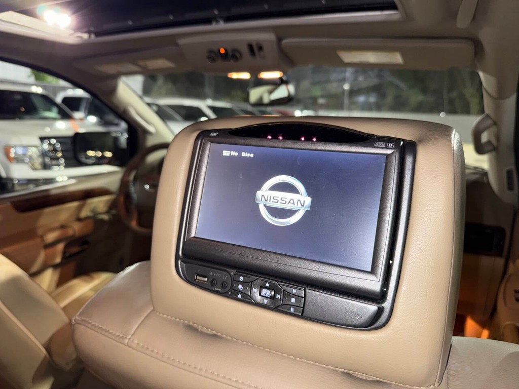 Nissan Armada Vehicle Full-screen Gallery Image 22