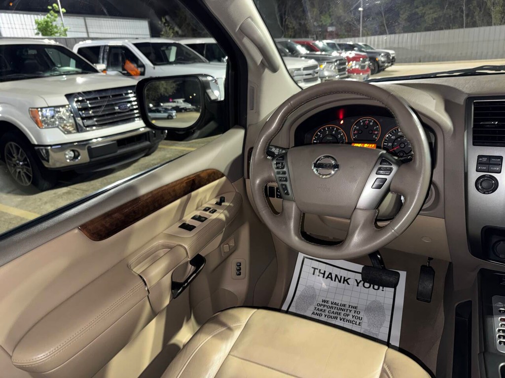 Nissan Armada Vehicle Full-screen Gallery Image 26