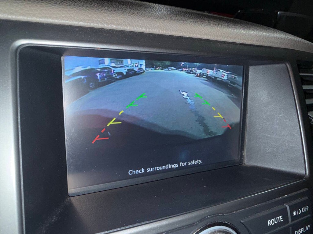 Nissan Armada Vehicle Full-screen Gallery Image 34