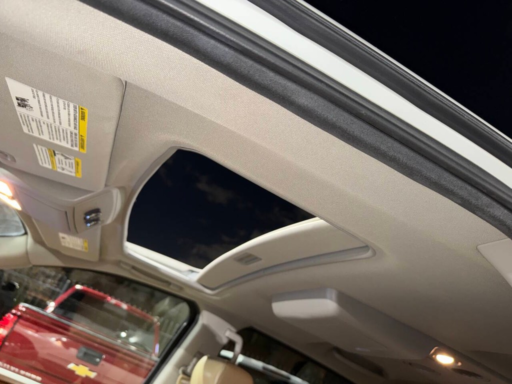 Nissan Armada Vehicle Full-screen Gallery Image 38