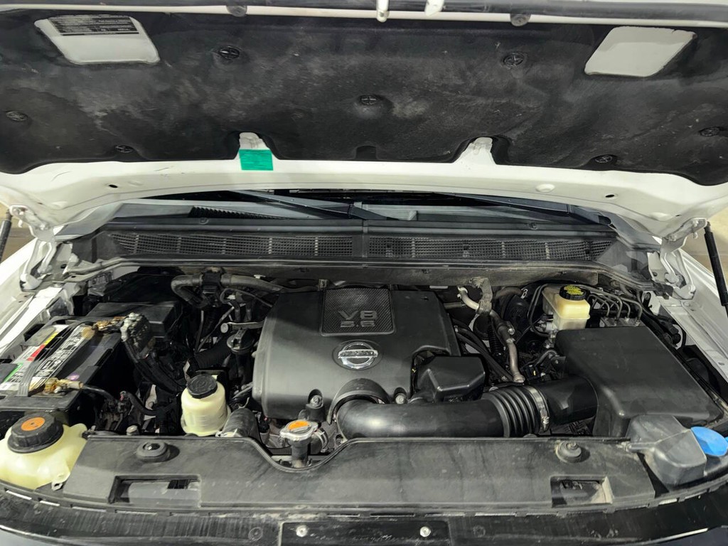 Nissan Armada Vehicle Full-screen Gallery Image 41