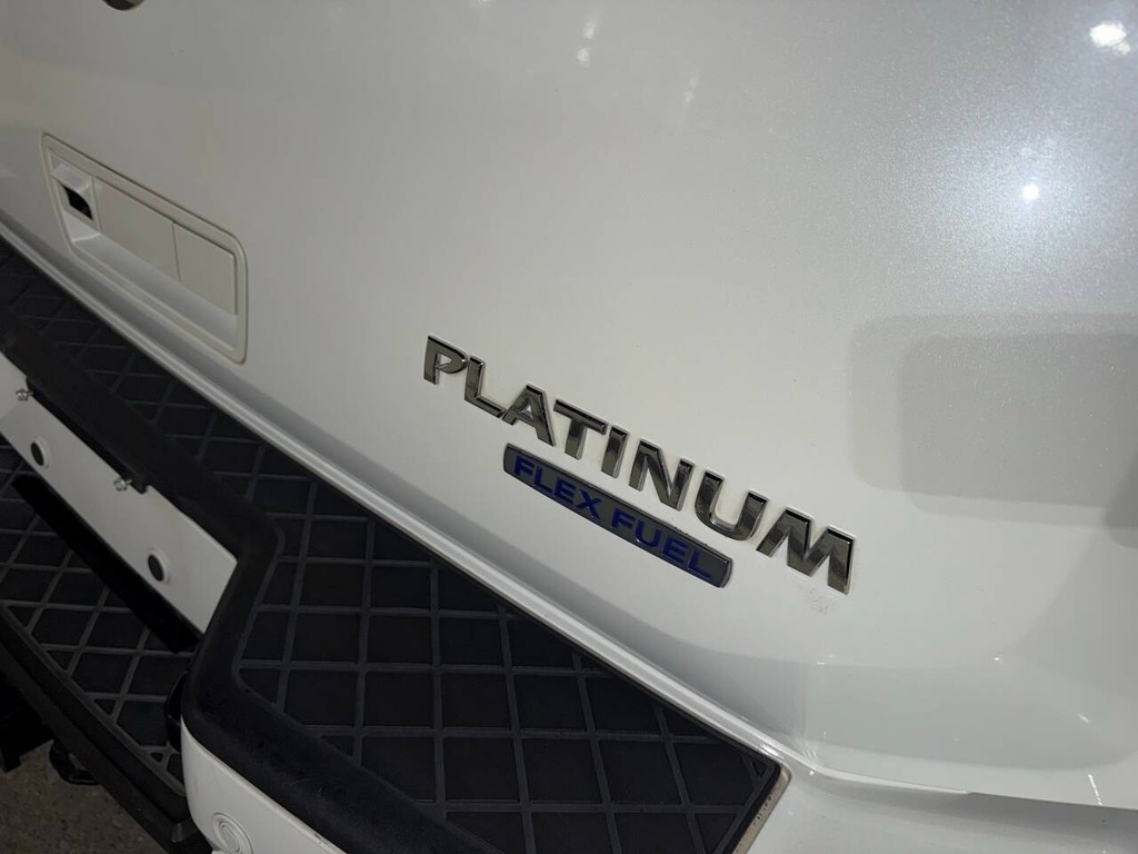 Nissan Armada Vehicle Full-screen Gallery Image 48