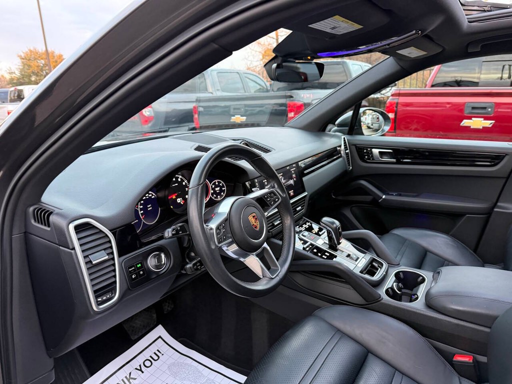 Porsche Cayenne Vehicle Full-screen Gallery Image 06