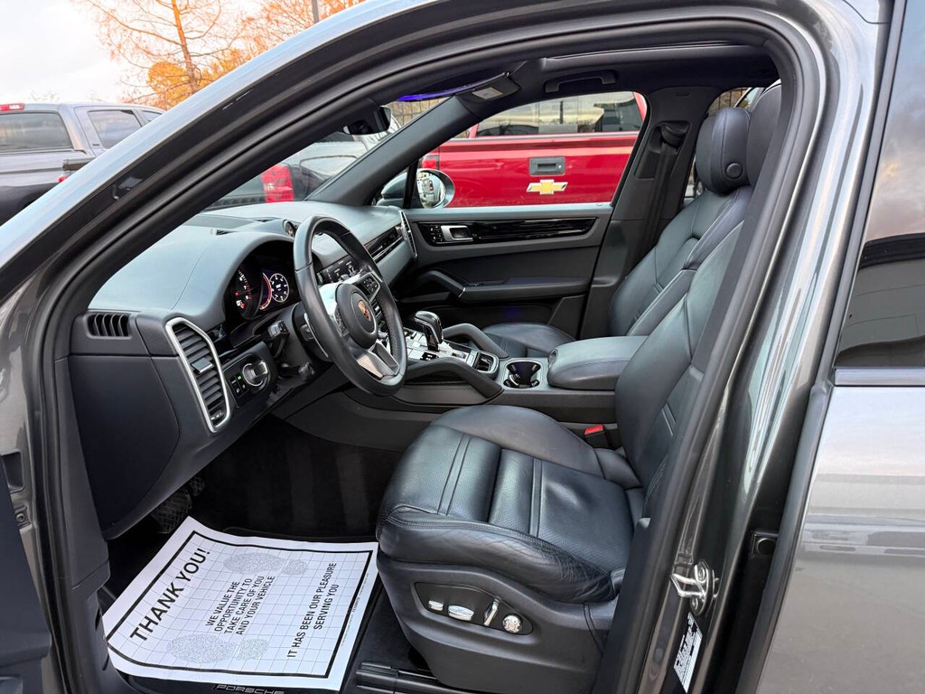 Porsche Cayenne Vehicle Full-screen Gallery Image 07