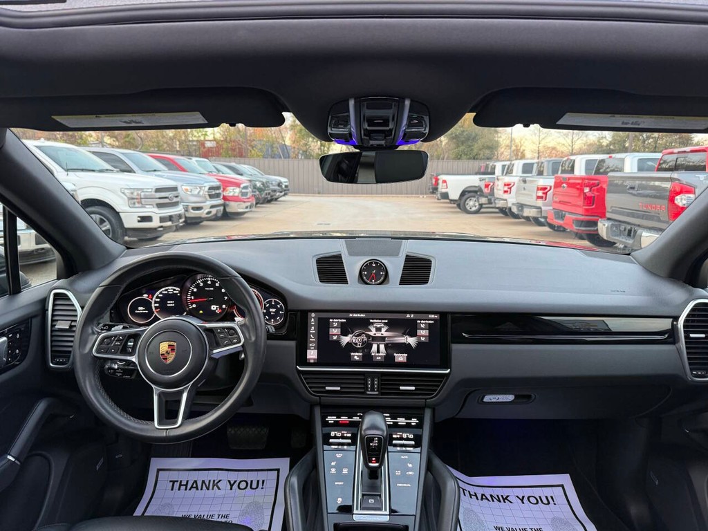 Porsche Cayenne Vehicle Full-screen Gallery Image 17