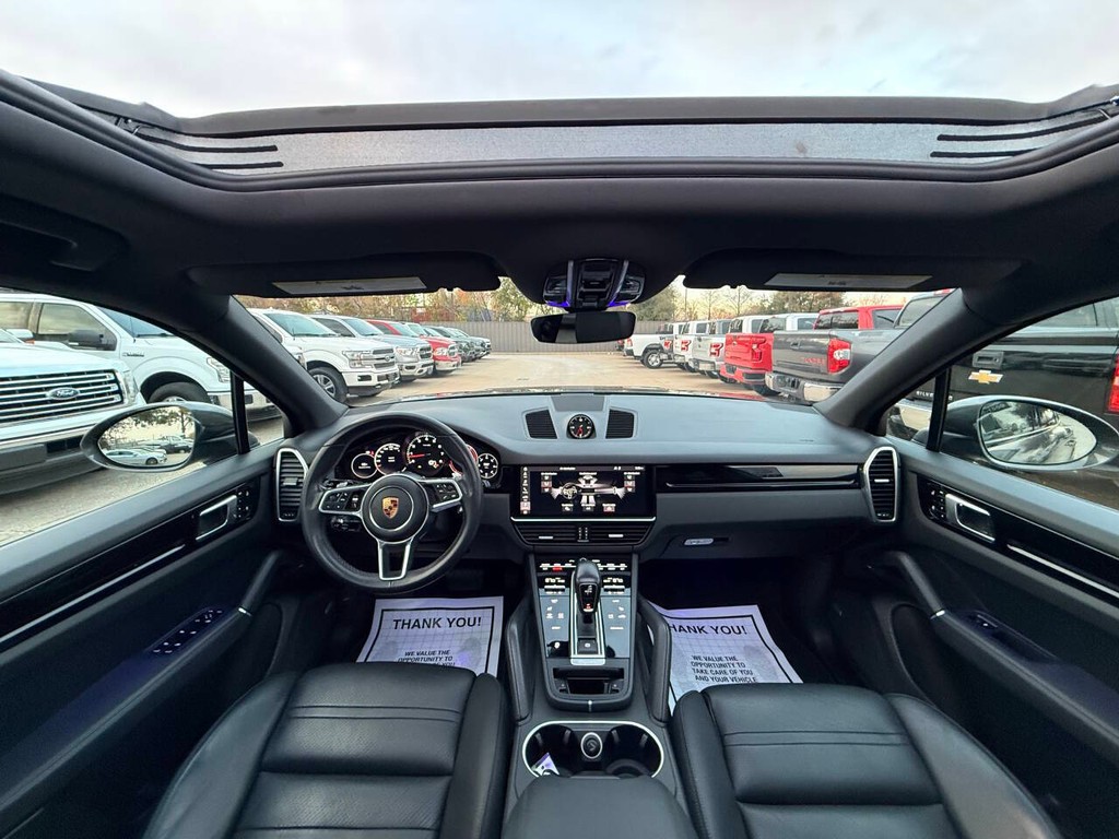 Porsche Cayenne Vehicle Full-screen Gallery Image 18