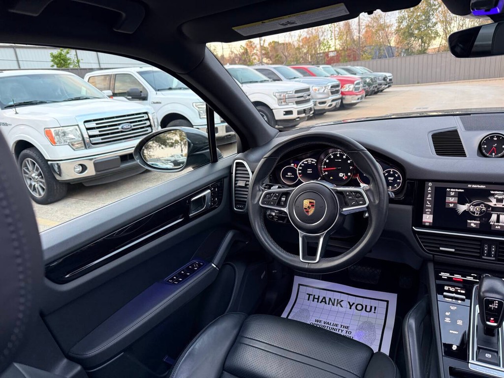 Porsche Cayenne Vehicle Full-screen Gallery Image 19
