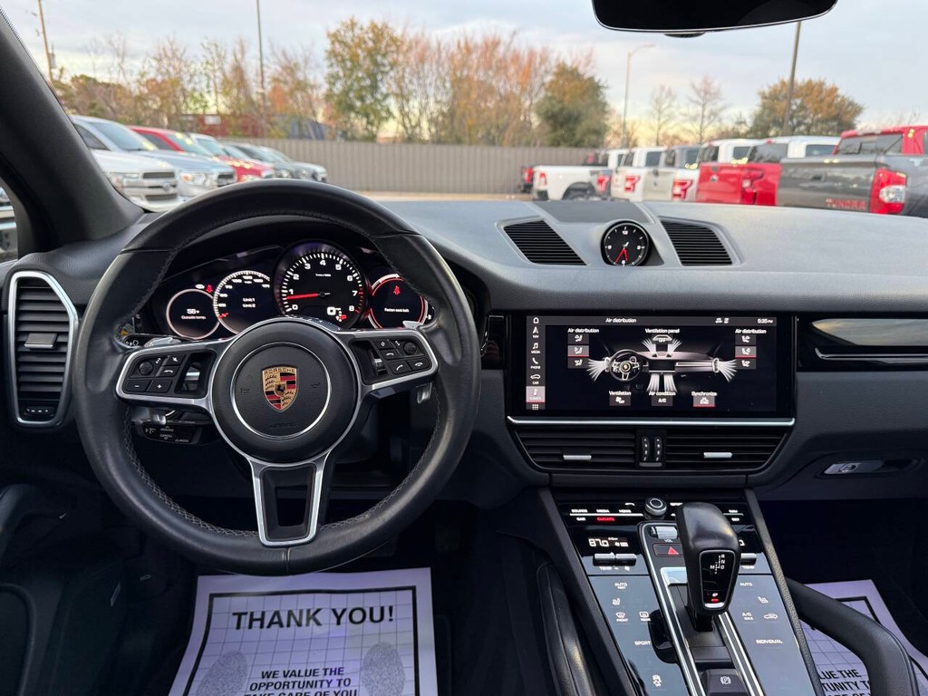 Porsche Cayenne Vehicle Full-screen Gallery Image 21