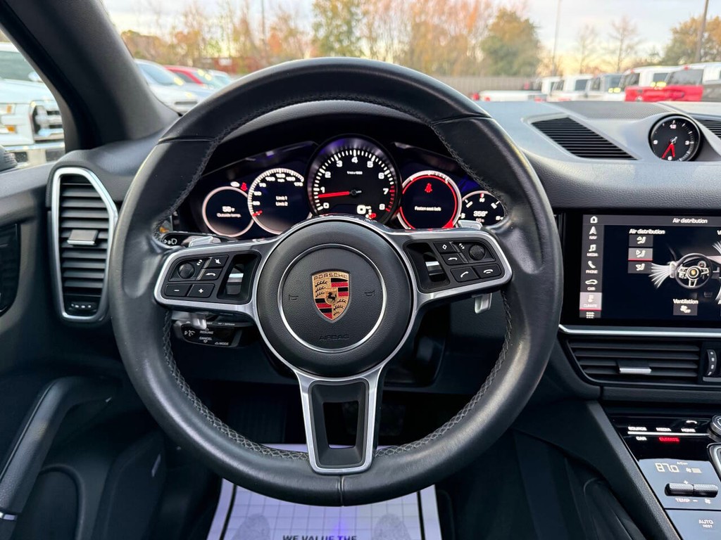Porsche Cayenne Vehicle Full-screen Gallery Image 22