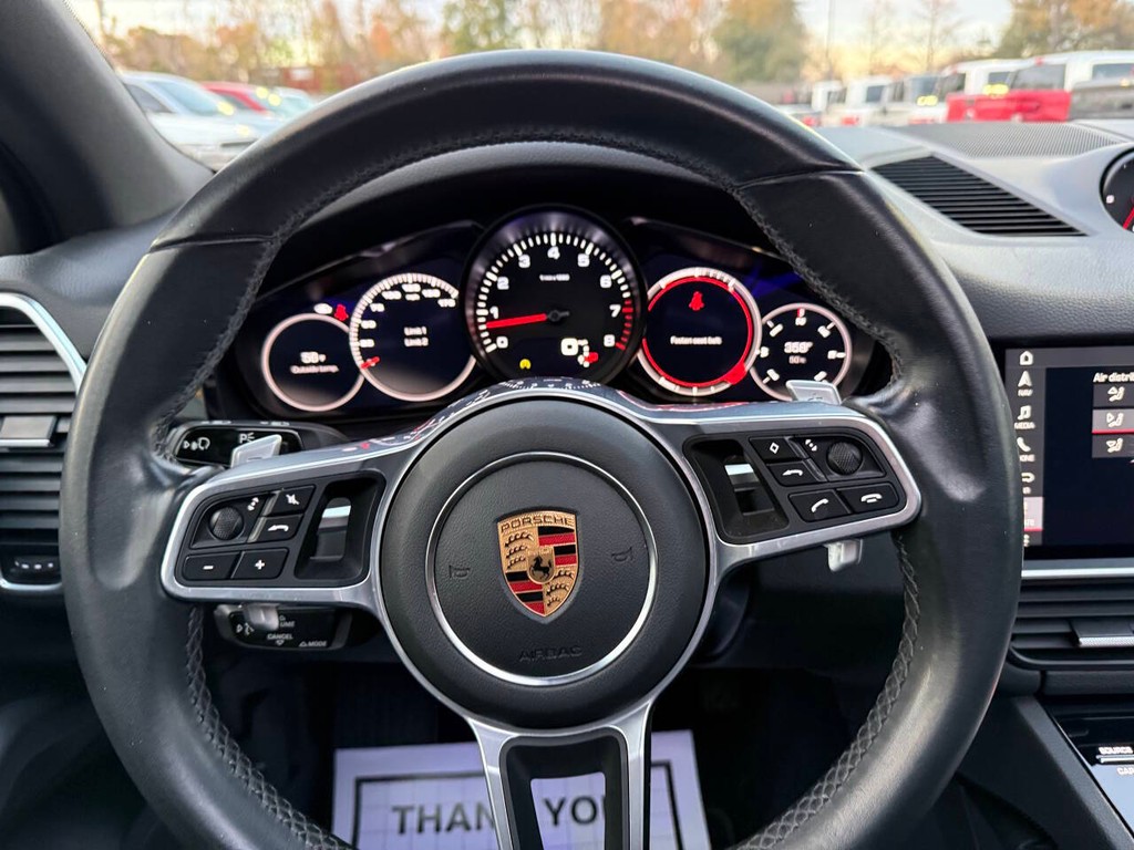 Porsche Cayenne Vehicle Full-screen Gallery Image 23