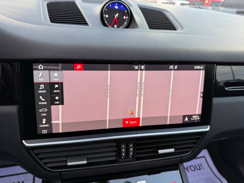 Porsche Cayenne Vehicle Full-screen Gallery Image 26