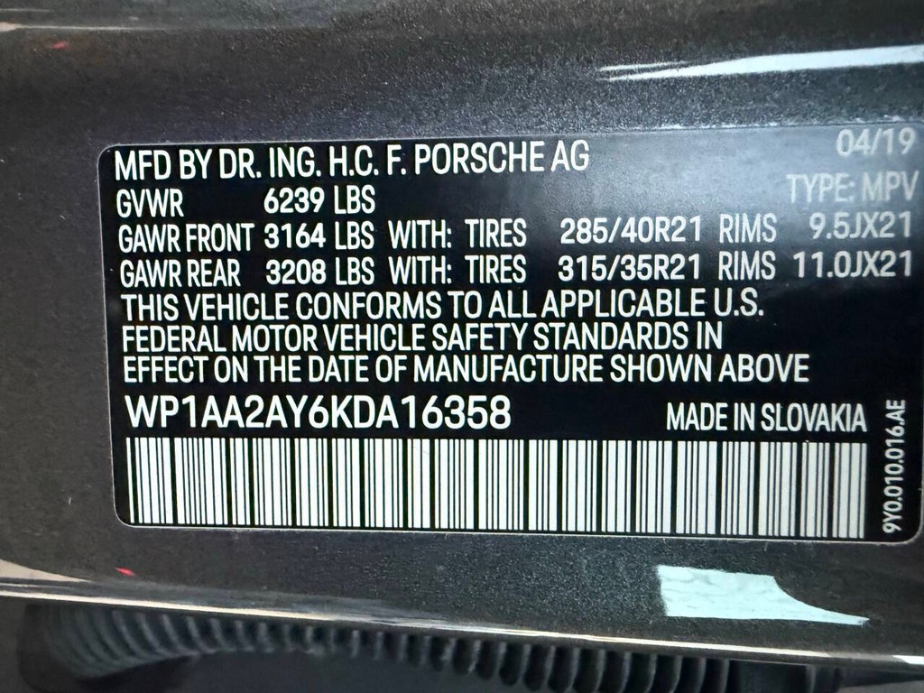 Porsche Cayenne Vehicle Full-screen Gallery Image 36