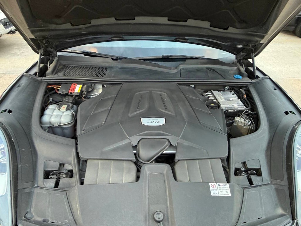 Porsche Cayenne Vehicle Full-screen Gallery Image 37