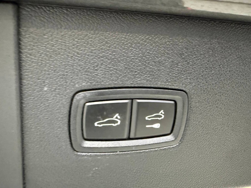 Porsche Cayenne Vehicle Full-screen Gallery Image 40