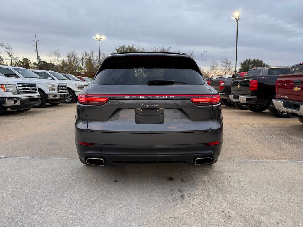 Porsche Cayenne Vehicle Full-screen Gallery Image 41