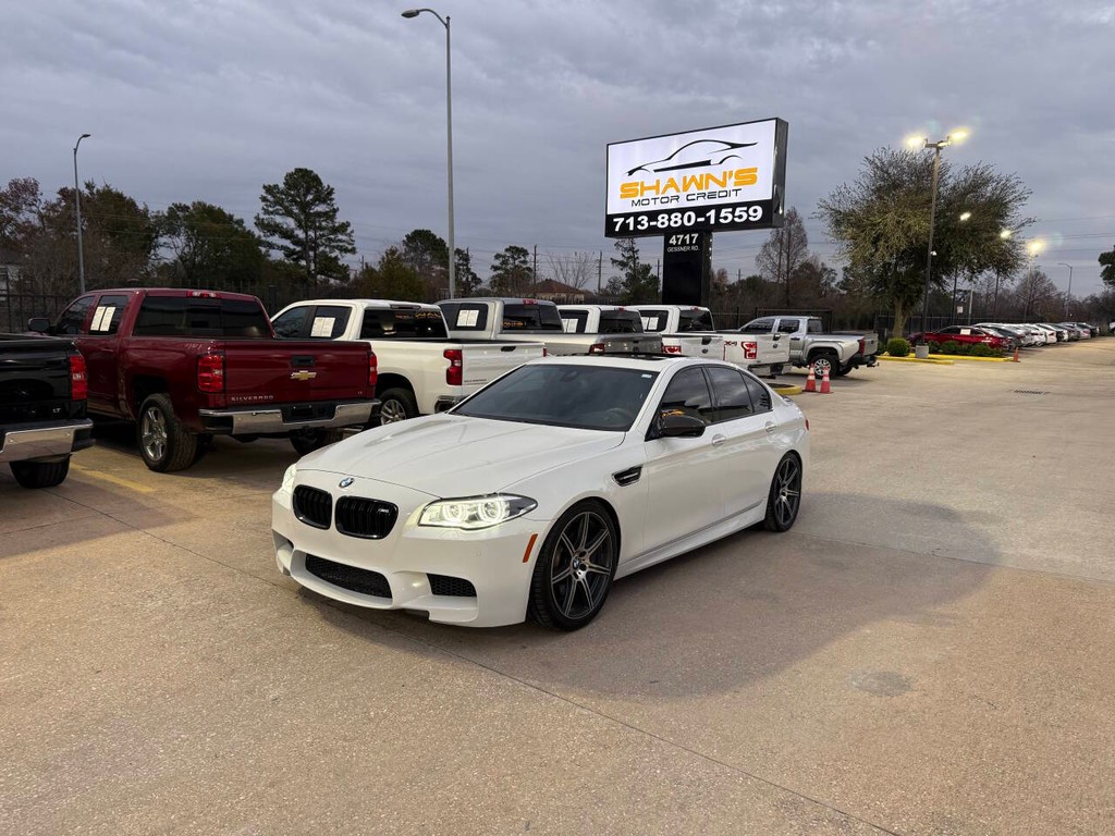 BMW M5 Vehicle Full-screen Gallery Image 03