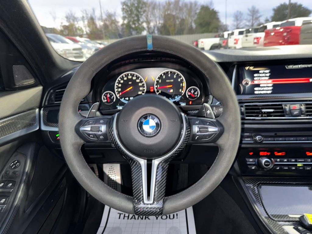 BMW M5 Vehicle Full-screen Gallery Image 24