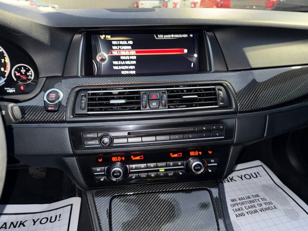 BMW M5 Vehicle Full-screen Gallery Image 26