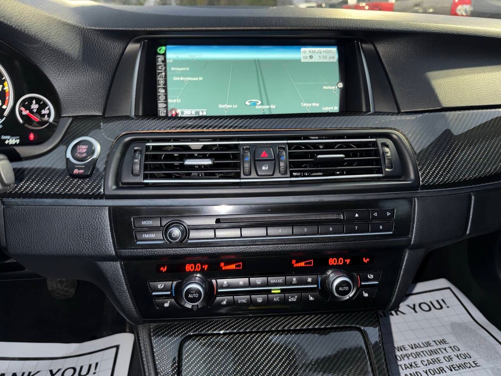 BMW M5 Vehicle Full-screen Gallery Image 29