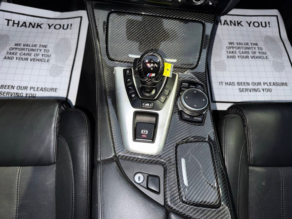 BMW M5 Vehicle Full-screen Gallery Image 30