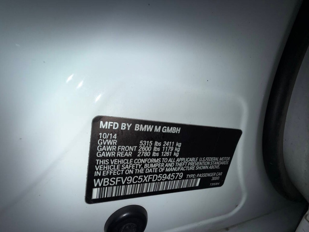 BMW M5 Vehicle Full-screen Gallery Image 35