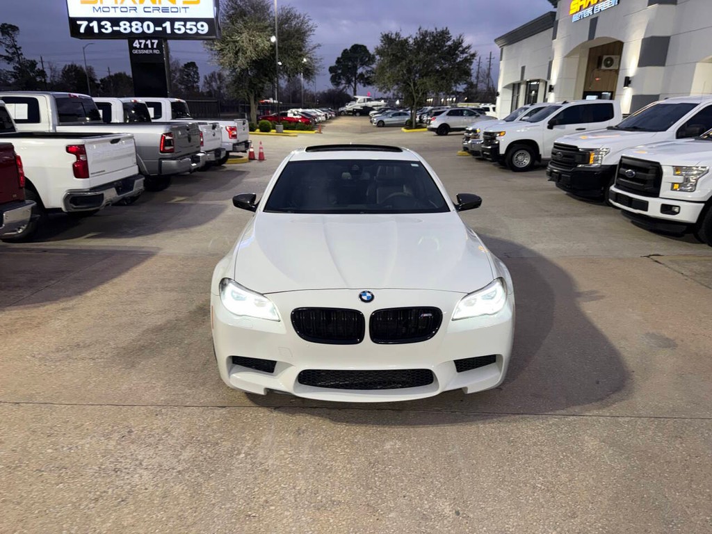 BMW M5 Vehicle Full-screen Gallery Image 42