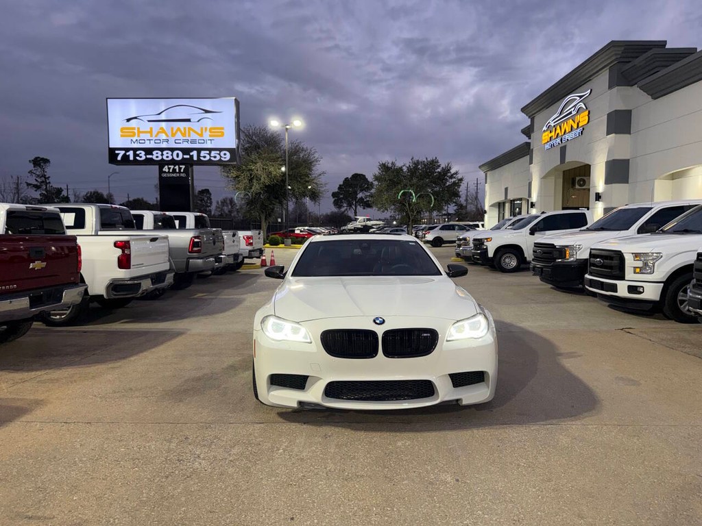 BMW M5 Vehicle Full-screen Gallery Image 43